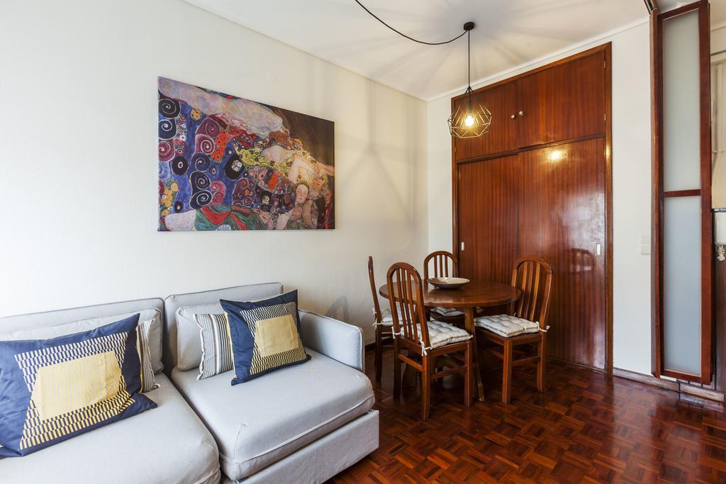 Apartment Camoes Deluxe Порто Екстериор снимка