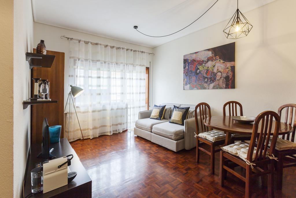 Apartment Camoes Deluxe Порто Екстериор снимка