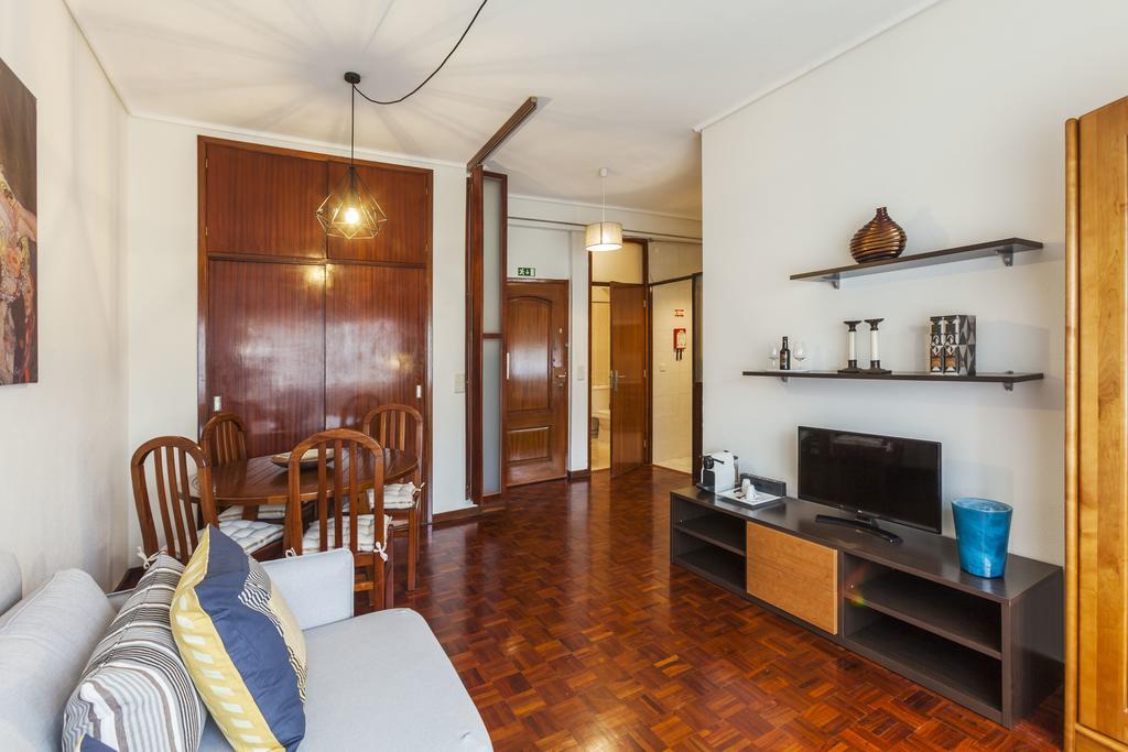 Apartment Camoes Deluxe Порто Екстериор снимка